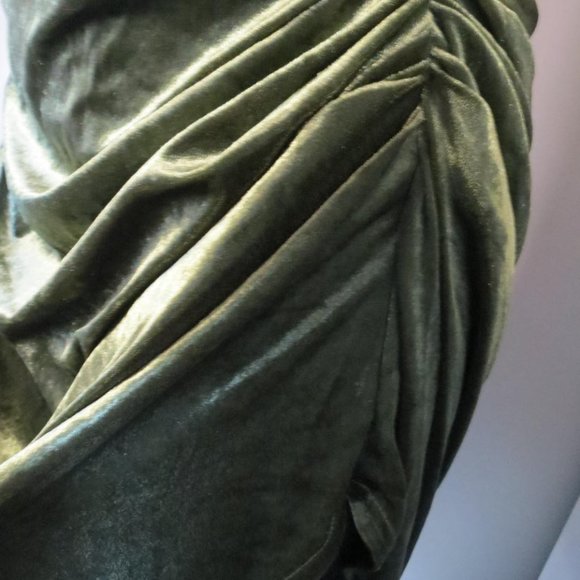 PRETTY LITTLE THING - PLUS - VELVET CORSET & RUCHED SKIRT - SIZE 18 - NW… - Picture 7 of 14